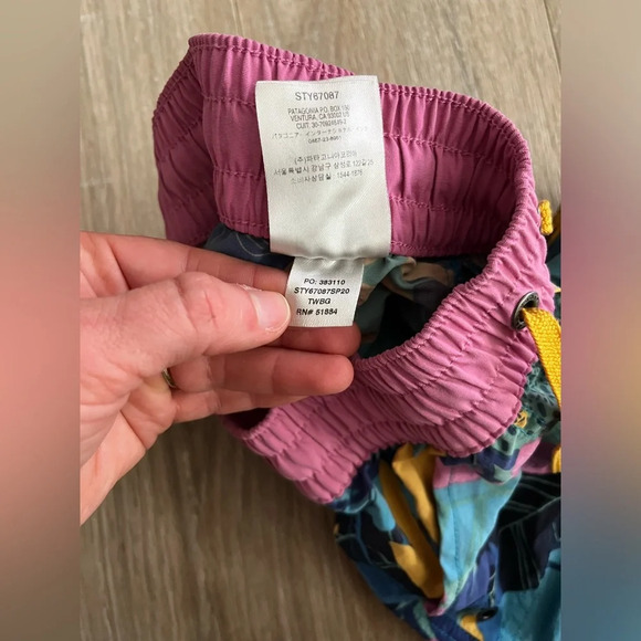 Patagonia Girls' Costa Rica Baggies Shorts Floral - Size Small - Picture 7 of 8